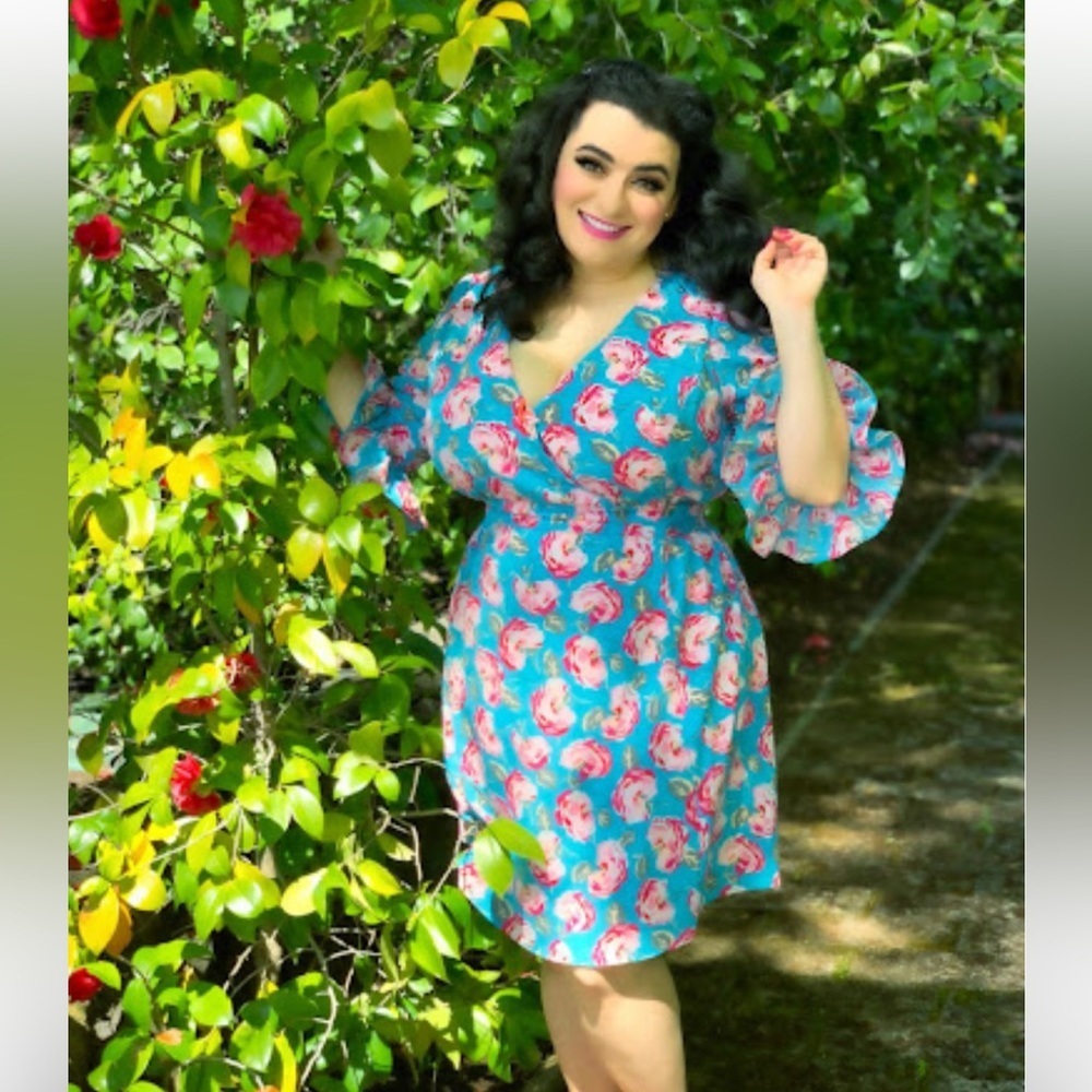 Betsey Johnson Cuban Rose Boho Mini Dress in Island Blue Floral Size 8